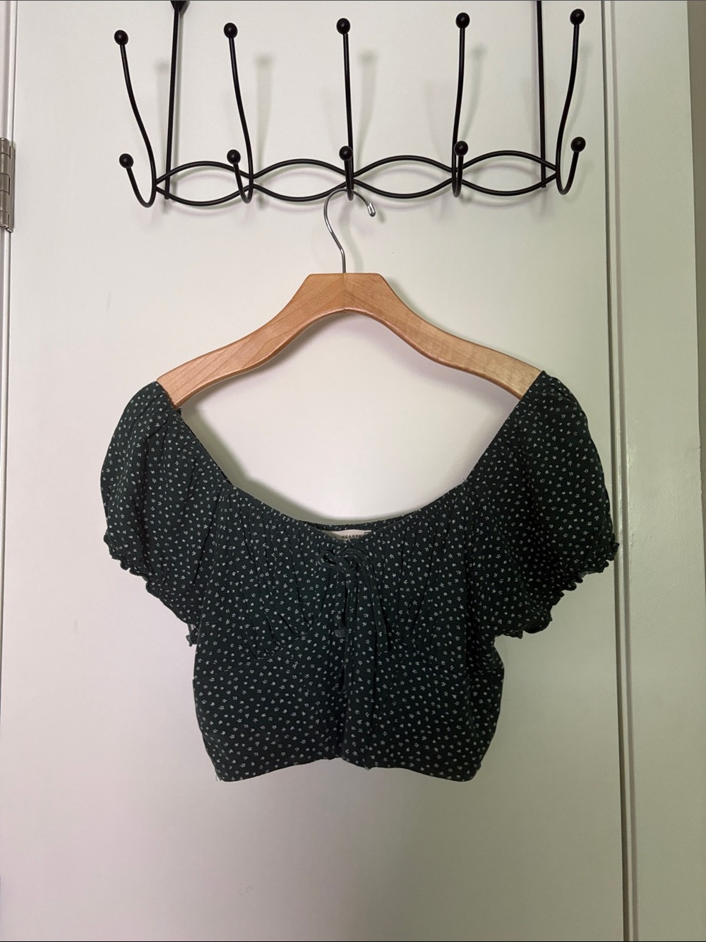 La Hearts Black Floral Off-Shoulder Crop Blouse